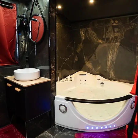 Capsule Secret - Jacuzzi - Netflix & Home Cinema - Jeux De Couple - Barre De Pole Dance Valenciennes Exterior photo