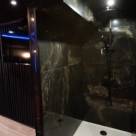 Capsule Secret - Jacuzzi - Netflix & Home Cinema - Jeux De Couple - Barre De Pole Dance Valenciennes Exterior photo