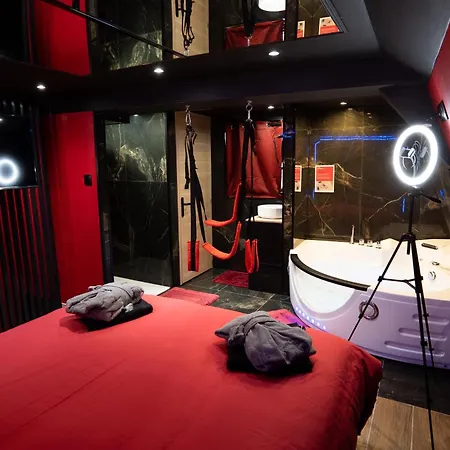 Capsule Secret - Jacuzzi - Netflix & Home Cinema - Jeux De Couple - Barre De Pole Dance Valenciennes Exterior photo