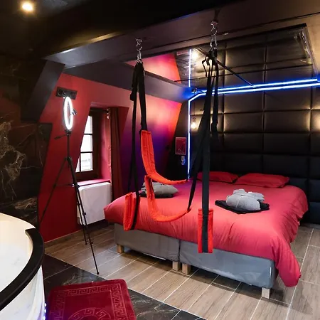 Capsule Secret - Jacuzzi - Netflix & Home Cinema - Jeux De Couple - Barre De Pole Dance Valenciennes Exterior photo