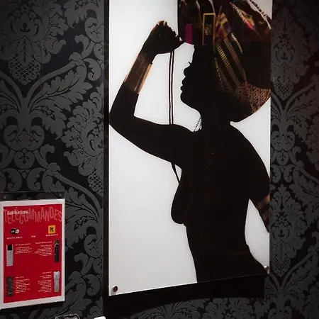 Capsule Secret - Jacuzzi - Netflix & Home Cinema - Jeux De Couple - Barre De Pole Dance Valenciennes Exterior photo