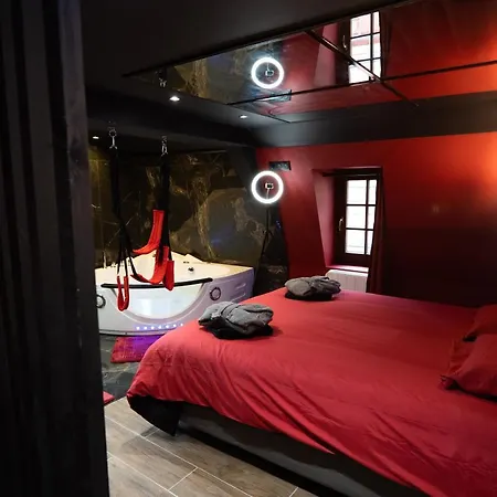 Capsule Secret - Jacuzzi - Netflix & Home Cinema - Jeux De Couple - Barre De Pole Dance Valenciennes Exterior photo