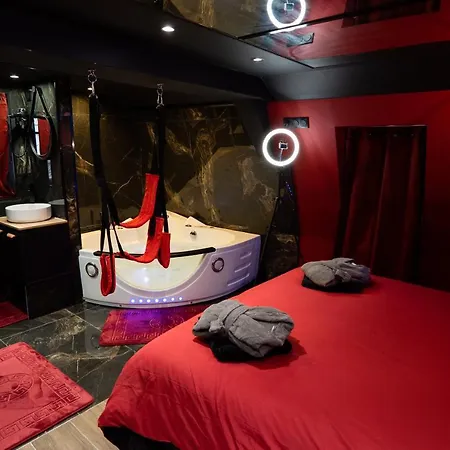 Capsule Secret - Jacuzzi - Netflix & Home Cinema - Jeux De Couple - Barre De Pole Dance Valenciennes Exterior photo