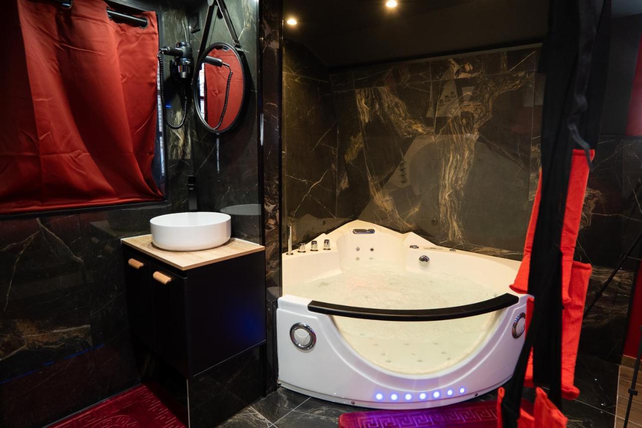 Capsule Secret - Jacuzzi - Netflix & Cinema - Jeux De Couple - Barre De Pole Dance * Valenciennes