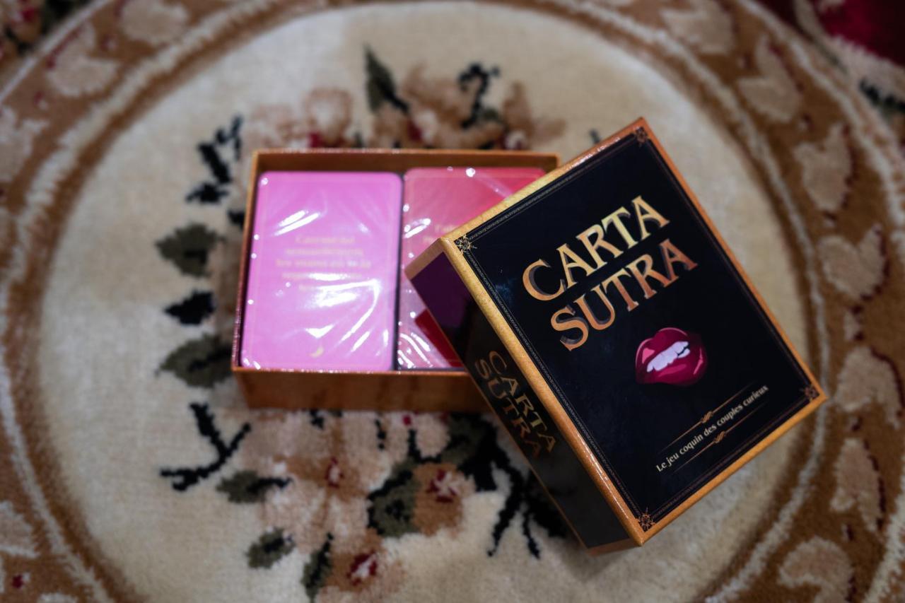 Capsule Secret - Jacuzzi - Netflix & Cinema - Jeux De Couple - Barre De Pole Dance