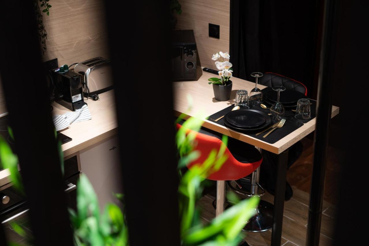 Capsule Secret - Jacuzzi - Netflix & Cinema - Jeux De Couple - Barre De Pole Dance Aparthotel *