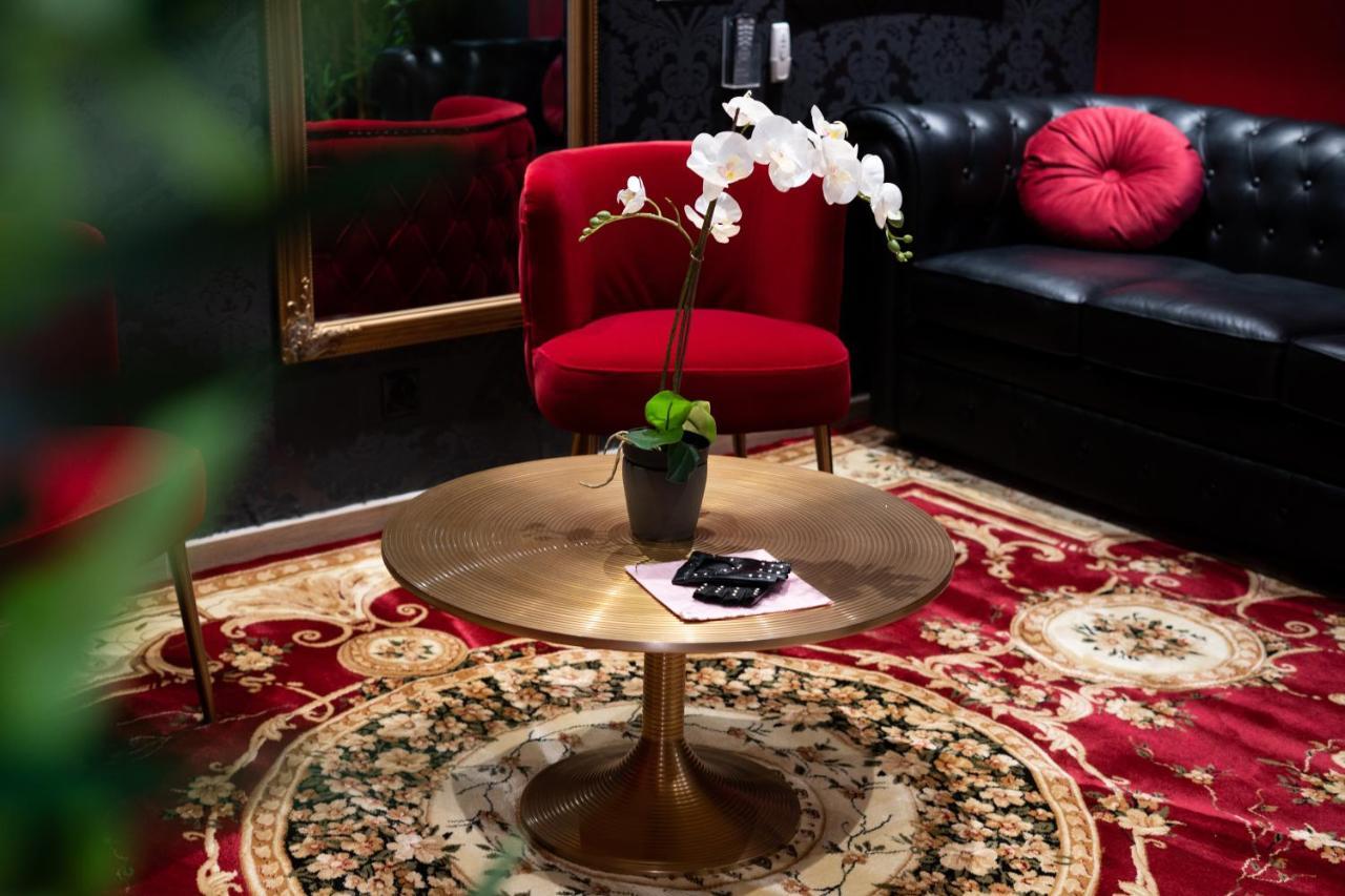 Aparthotel Capsule Secret - Jacuzzi - Netflix & Cinema - Jeux De Couple - Barre De Pole Dance Valenciennes