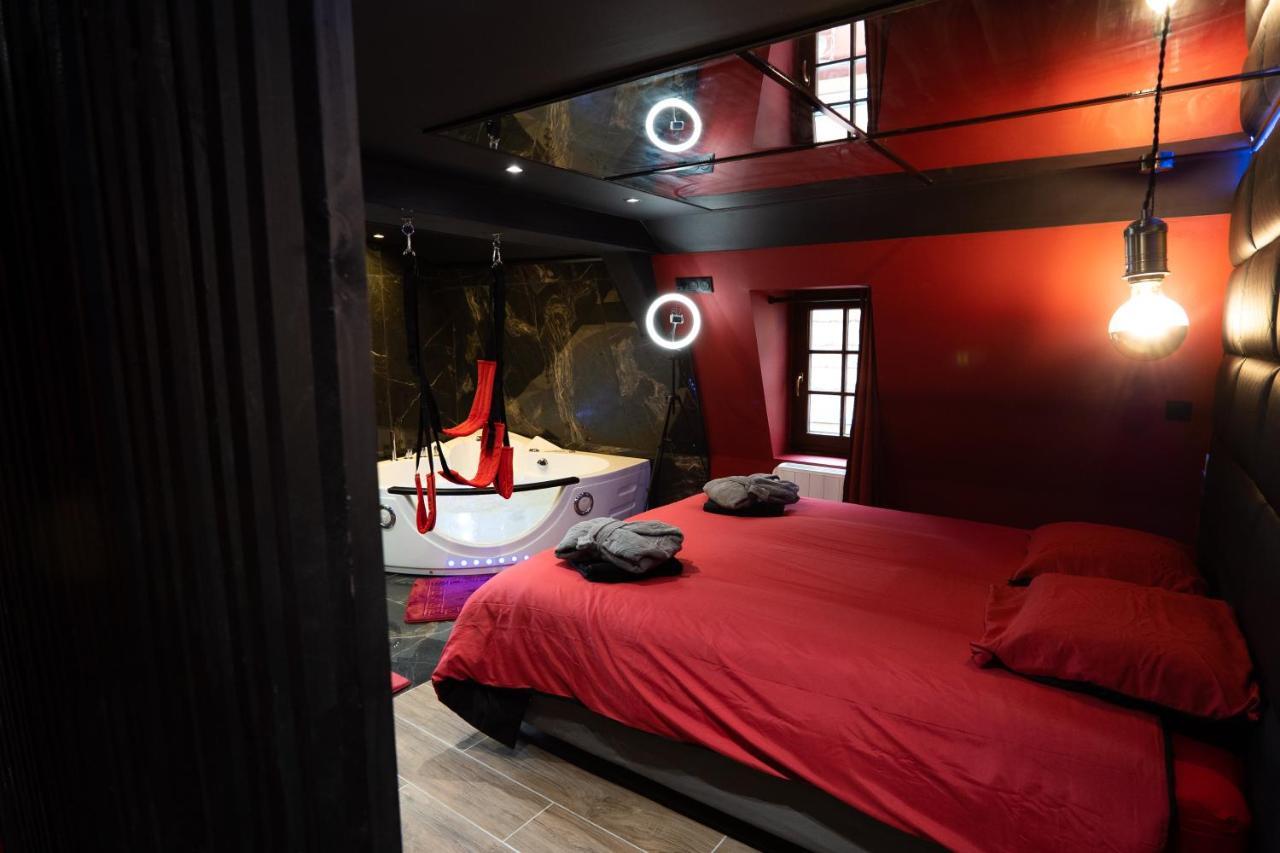 Aparthotel Capsule Secret - Jacuzzi - Netflix & Cinema - Jeux De Couple - Barre De Pole Dance *