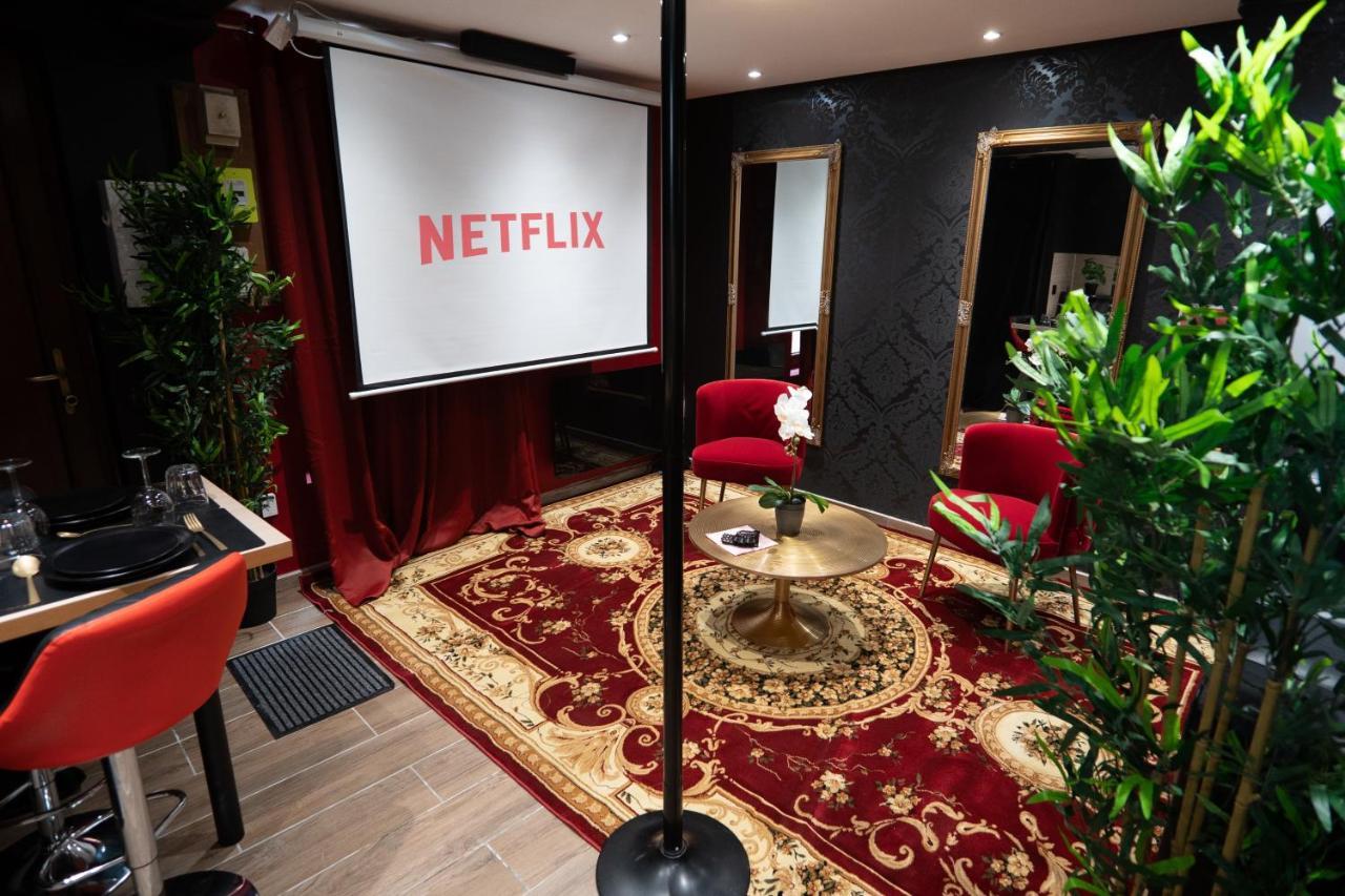 Capsule Secret - Jacuzzi - Netflix & Cinema - Jeux De Couple - Barre De Pole Dance Aparthotel